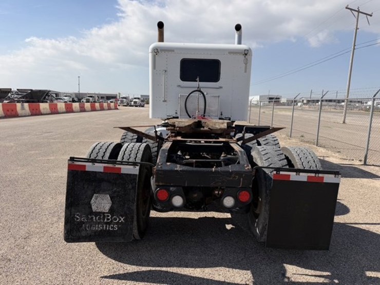 2016-peterbilt-389-image-6
