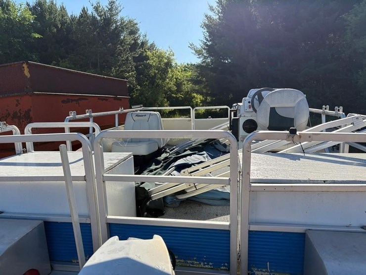 harris-pontoon-boat-image-6
