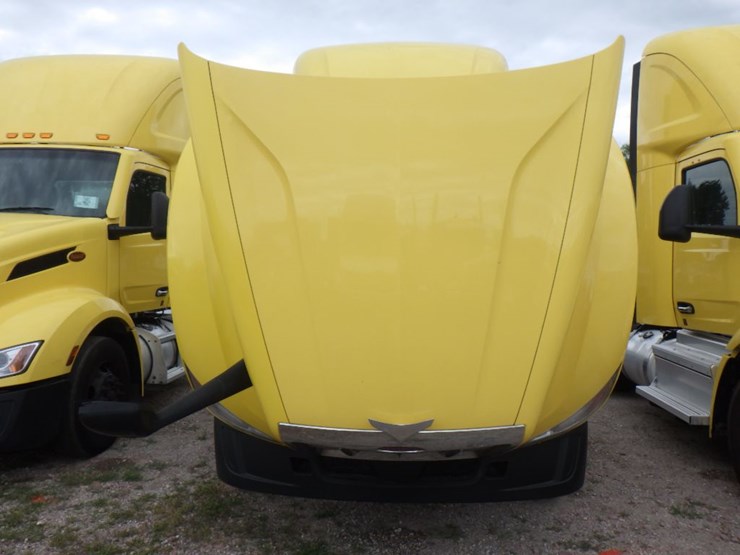 2023-peterbilt-579-image-21