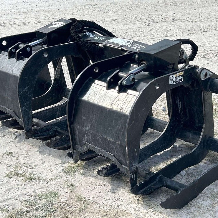 2022 Terra Force YCG066 66in Hydraulic Dual Cylinder Root Grapple Skid Steer Attachment