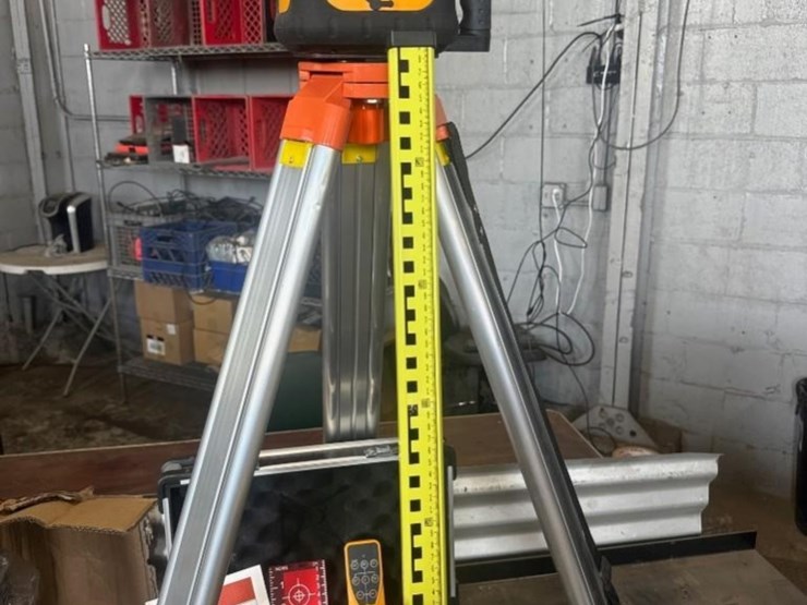 new-sklp-co.-rotary-laser-level-set-with-grade-pole-image-2