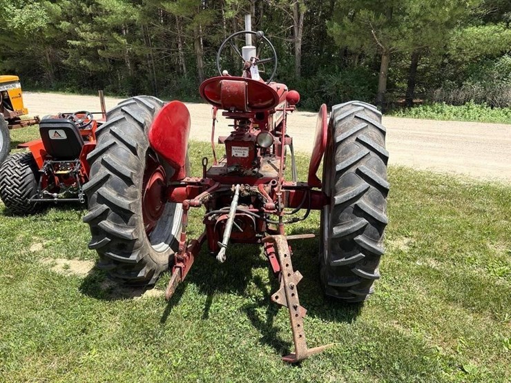 farmall-350-gas-tractor-image-3
