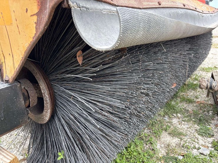 84in.-smith-challenger-hydraulic-rotary-broom-tractor-attachment-image-7