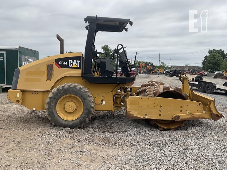 2014-caterpillar-cp44b-image-5