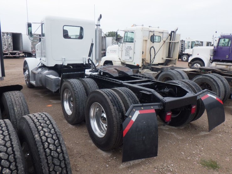2000-peterbilt-378-image-11