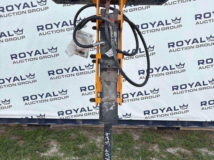 hydraulic-breaker-skid-steer-attachment-image-3