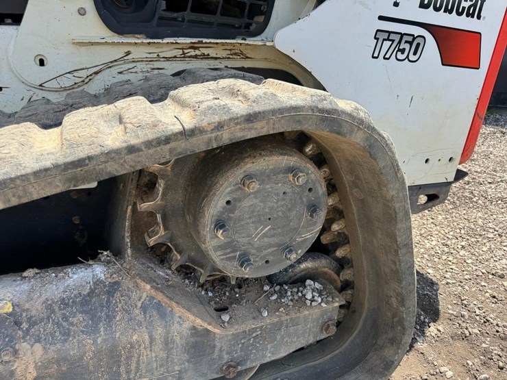 2017-bobcat-t750-image-15