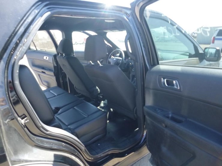 2017-ford-explorer-image-8