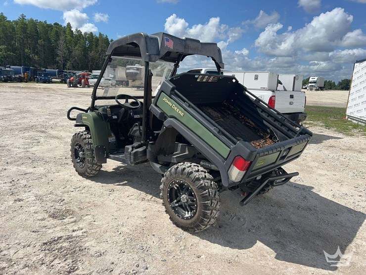 2019-john-deere-gator-image-3