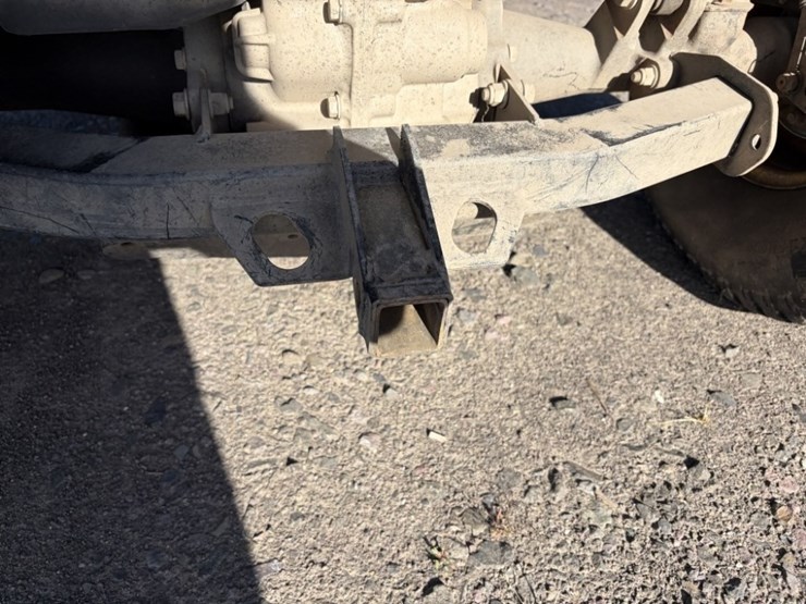 2016-john-deere-tx-4x2-image-13