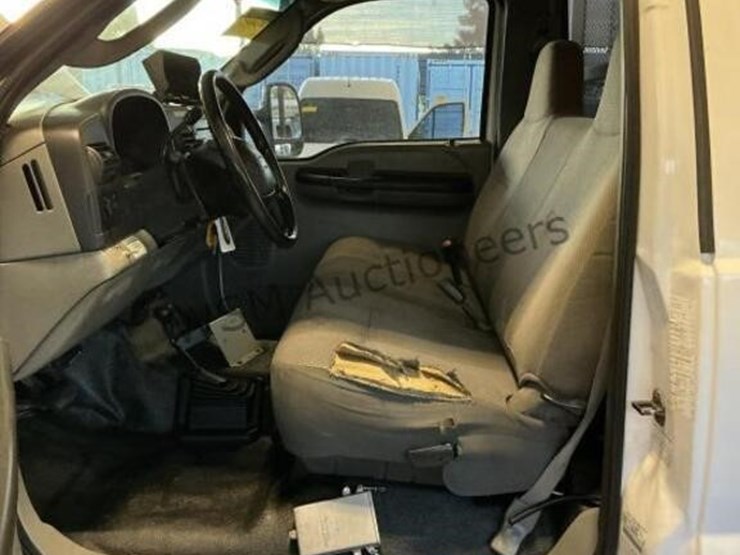 2006-ford-f550-image-22