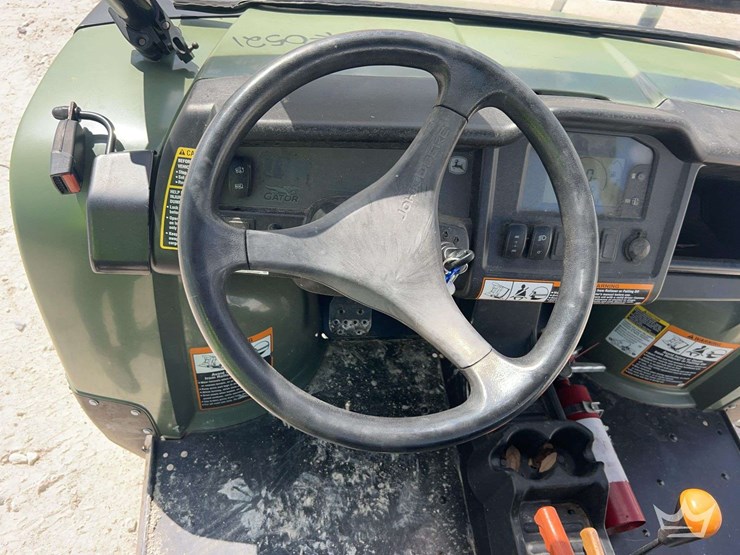 2019-john-deere-gator-image-17