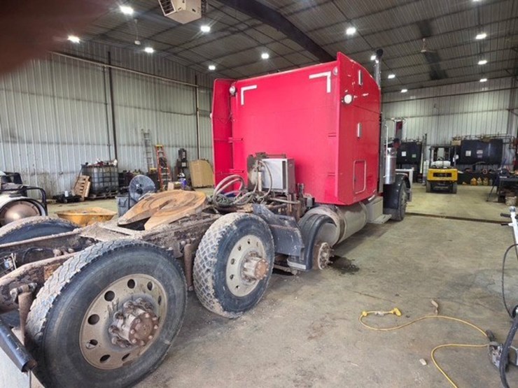 2007-peterbilt-379-image-2
