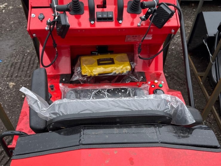 new-agt-industrial-co-mini-ride-on-skidloader-model-sda-140w-image-3
