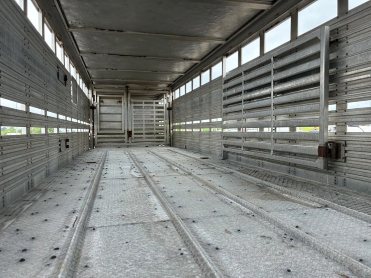 1977-wilson-livestock-trailer-image-10