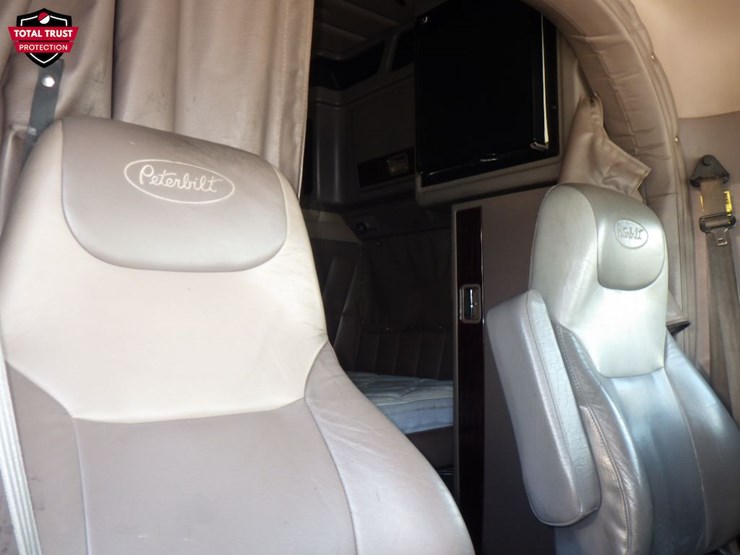 2021-peterbilt-389-image-4