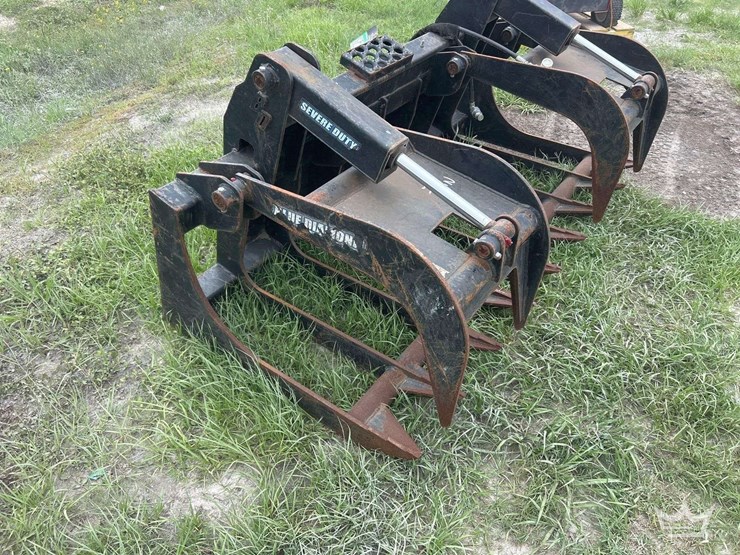 blue-diamond-72in-dual-cylinder-hydraulic-grapple-skid-steer-attachment-image-2