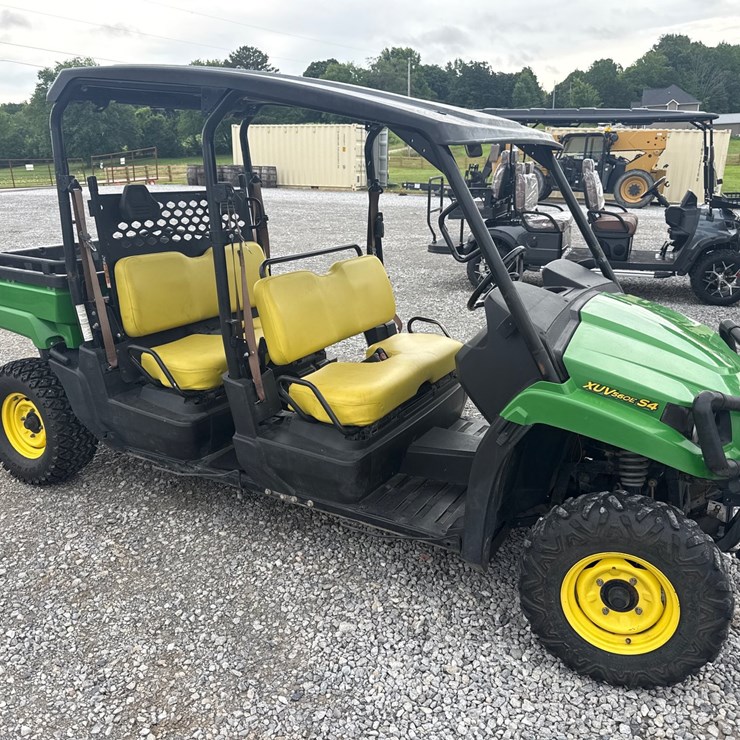 JOHN DEERE GATOR