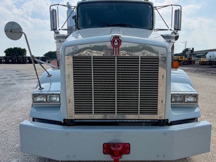 2011-kenworth-t800-image-2