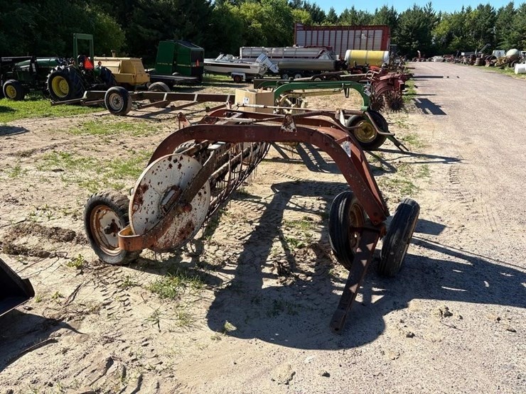 international-roll-bar-rake-image-2