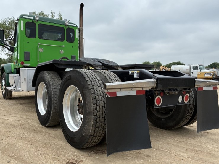 2019-peterbilt-567-image-6