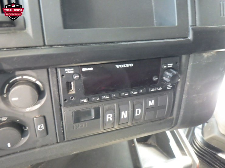 2023-volvo-vnl860-image-21