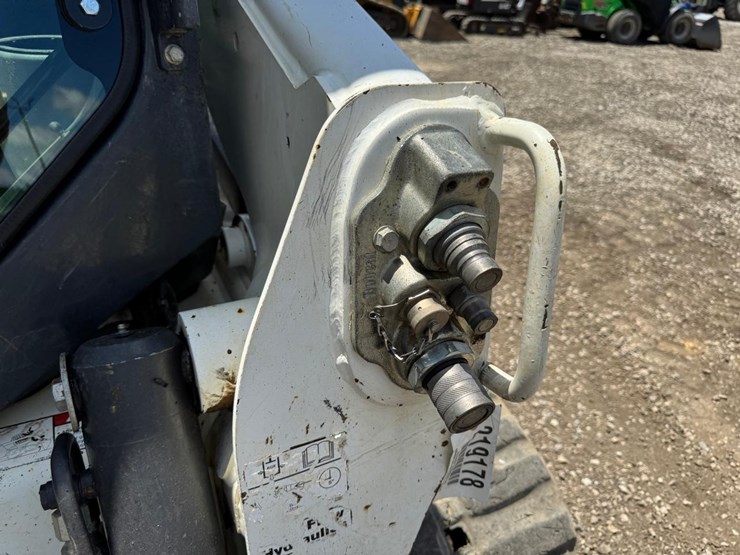 2017-bobcat-t750-image-12