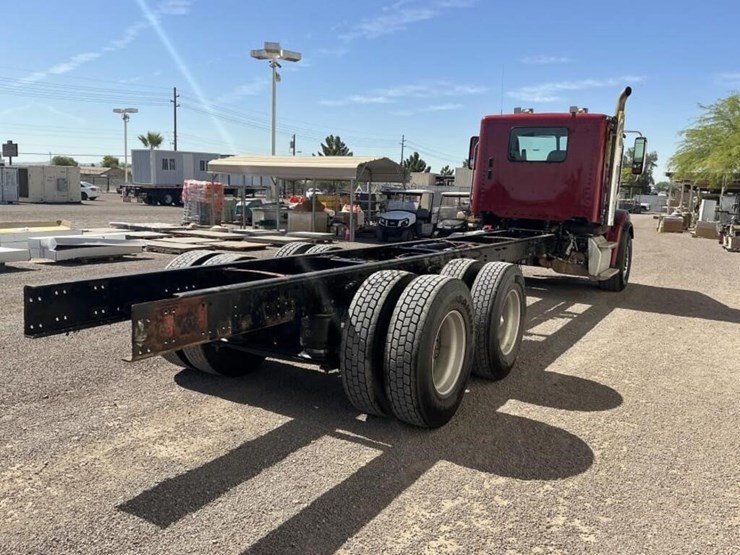 2016-freightliner-122sd-image-5