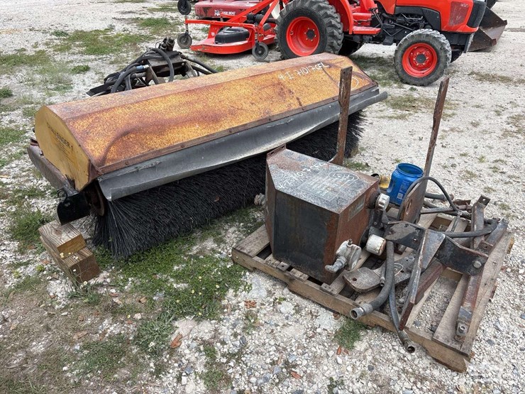 84in.-smith-challenger-hydraulic-rotary-broom-tractor-attachment-image-2