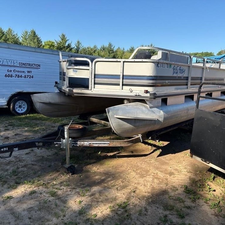 Sun Tracker 21DL Pontoon Boat