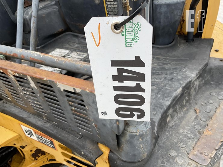 2005-deere-27c-image-19