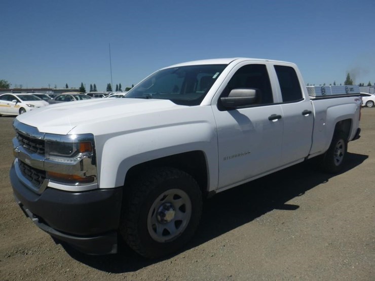 2018-chevrolet-1500-image-1