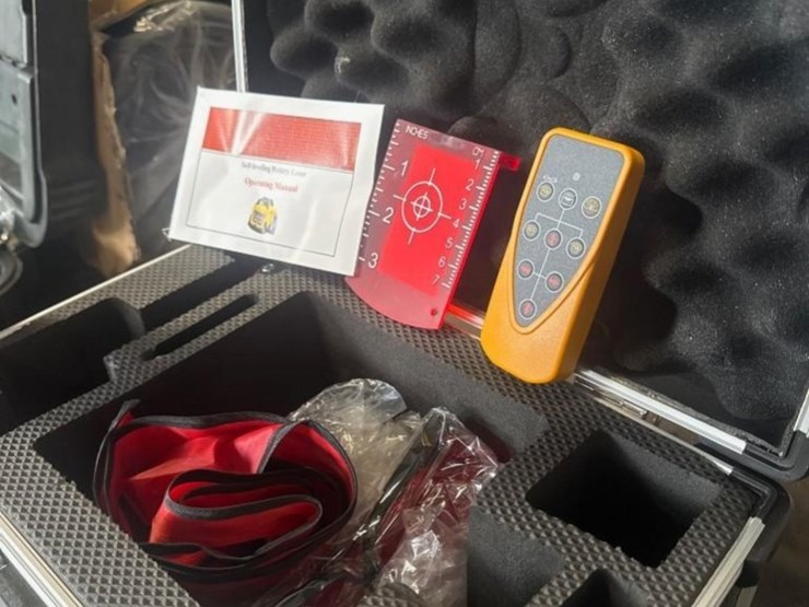 new-sklp-co.-rotary-laser-level-set-with-grade-pole-image-3