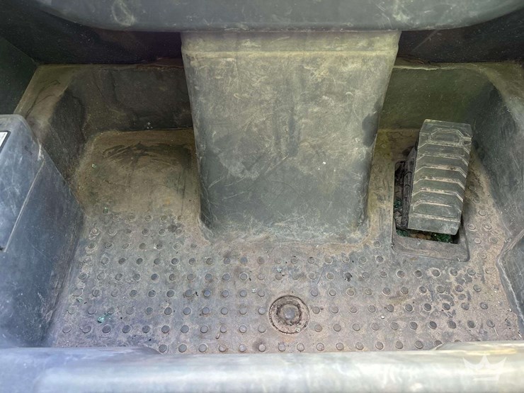 2020-deere-325g-image-28
