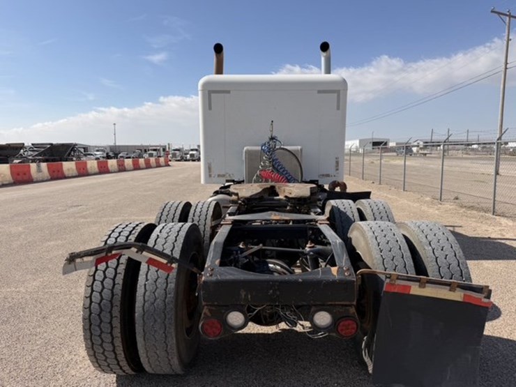 2016-peterbilt-389-image-7