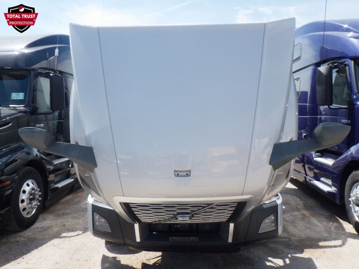 2022-volvo-vnl860-image-22