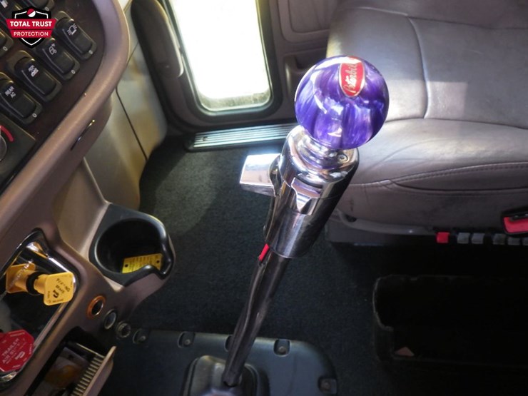 2021-peterbilt-389-image-19