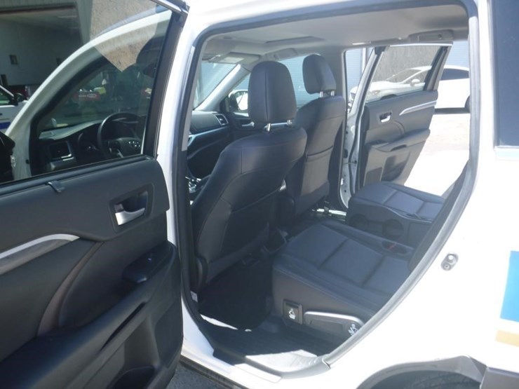2017-toyota-highlander-image-7