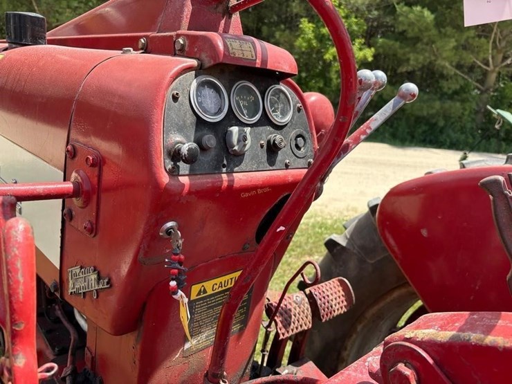 farmall-350-gas-tractor-image-12