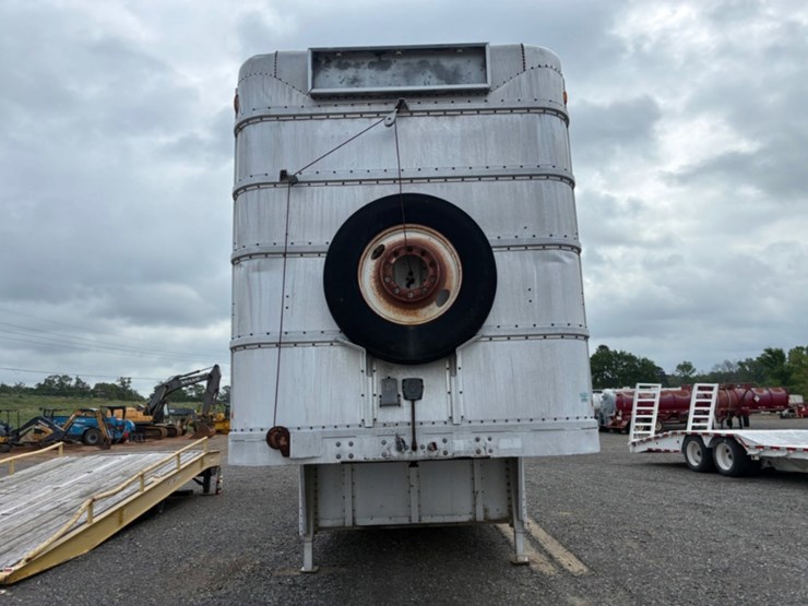 1977-wilson-livestock-trailer-image-2