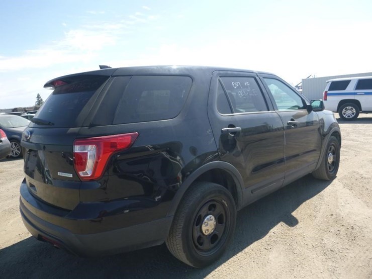 2017-ford-explorer-image-3