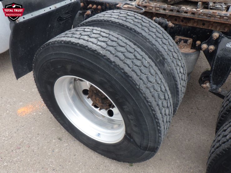 2019-freightliner-cascadia-116-image-13