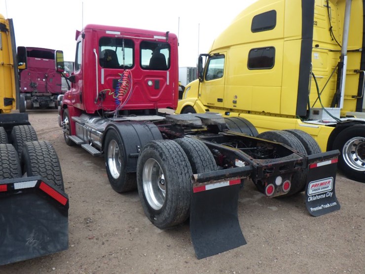 2017-freightliner-cascadia-125-image-13