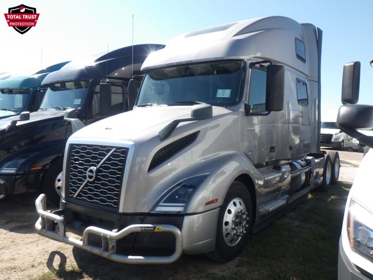 2023-volvo-vnl860-image-1