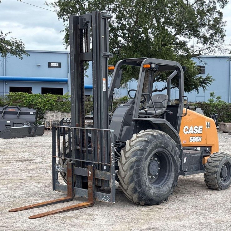 2024 CASE 586H