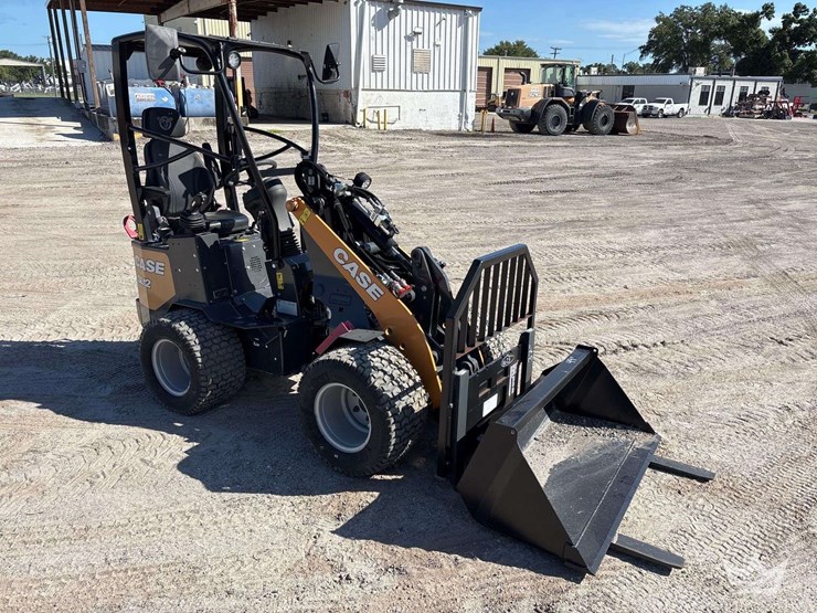 2024-case-sl12-mini-articulated-wheel-loader-image-2