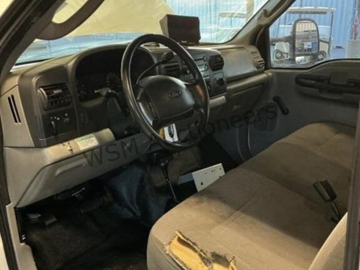 2006-ford-f550-image-23