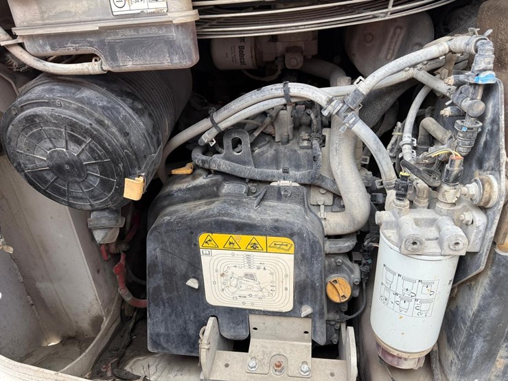 2020-bobcat-t76-image-16
