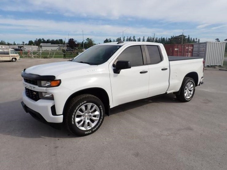 2022-chevrolet-silverado-1500-image-1
