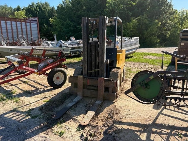 yale-58-lp-forklift-image-2